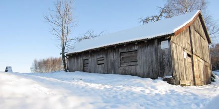 Grange enneigée
